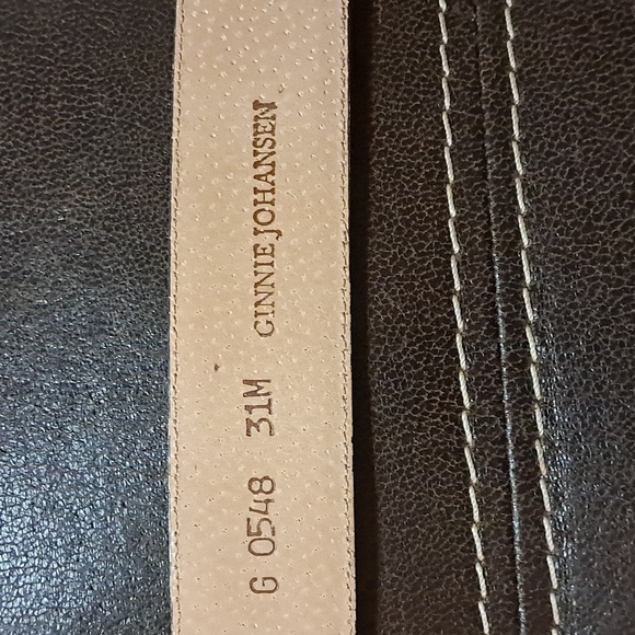 Ginnie Johansen Navy Leather Belt Gold Hardware 31/M Classic Basic Minimalist - Picture 5 of 7